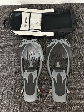 US Divers Swim Fins Mens Size ML/XL 9-13 Bag 19” Fins